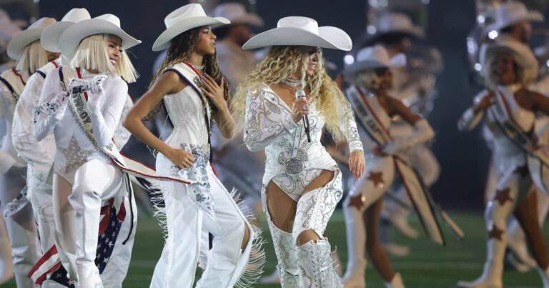 Tour Tour Beyonce Cowboy Carter: Blue Avy and Rumi join her on stage