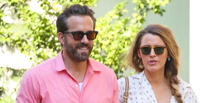 Blake Liveli and Ryan Reynolds turn their heads in the first walk after a solemn speech