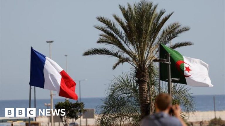 To expel 12 officers from the French Embassy in Algeria