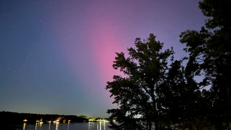 Aurora Borealis can be seen in the final northern sky tonight
