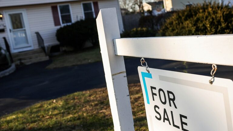 Mortgage rates slip to 6.64%: Freddie Mac