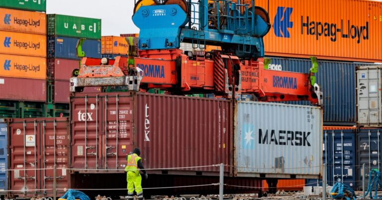 China says tariffs up to 125% to US goods