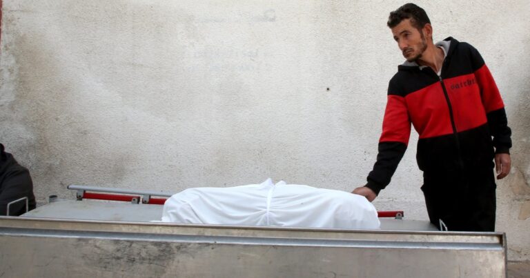 Israeli holiday in Gaza to return to school has caused the death of at least 10 because the mediators worked on the expiration of war