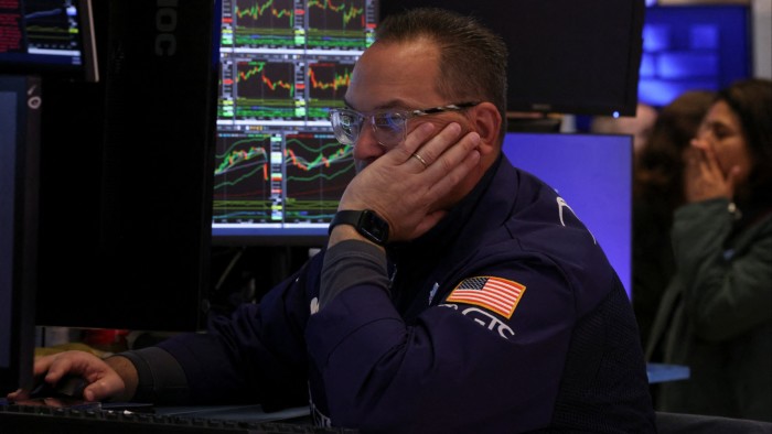 US stocks dragged down by weak earnings as economy stumbles