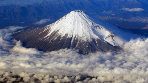 Japan’s Fuji’s Mount Twice Rescued, Returned to Looking For Mobile Phone