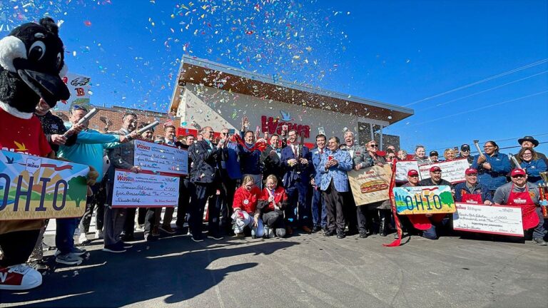Popular chain Wawa opens its first Ohio store