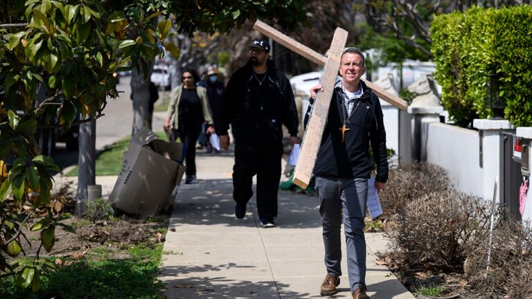 Church Congregants return to the number of churches destroyed for the first time in front of Easter