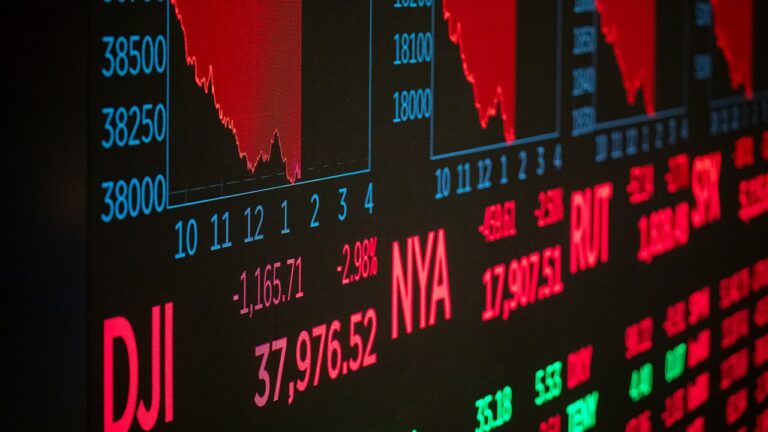 Markets facing a ‘catastrophic’ threat, economist Steve Moore warns