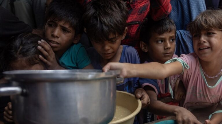 Israel has intensified in a military attack that will allow Gaza to drink a limited food Gaza News