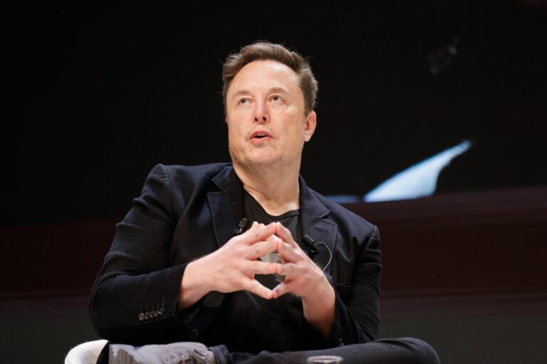 Musk is confronted with neighbors in Austin’s exclusive suburb