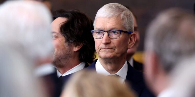 Apple must halt non-app store sales commissions, judge says