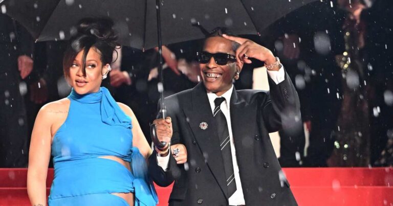 Rihanna puts in the baby load on the stones