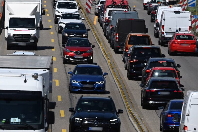 It is reported that the registration plates reading company builds a copper monitoring tool using hacked data