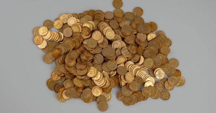 Gold coins cache, other treasures found by marchers in the Czech Republic – National