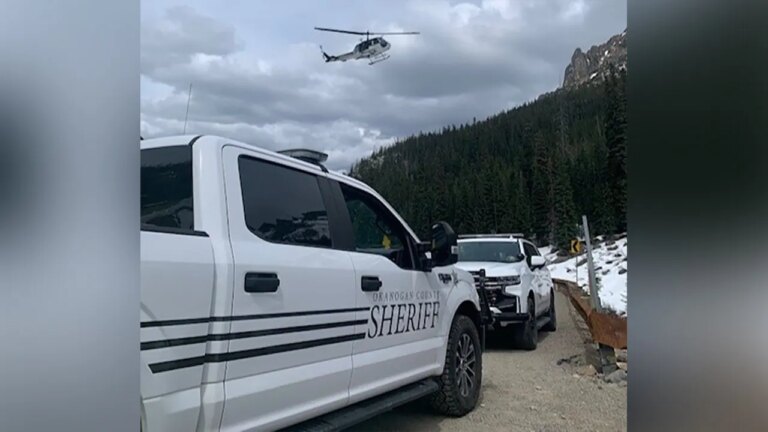 The tragedy strikes 3 climbers to die when the mountain lands